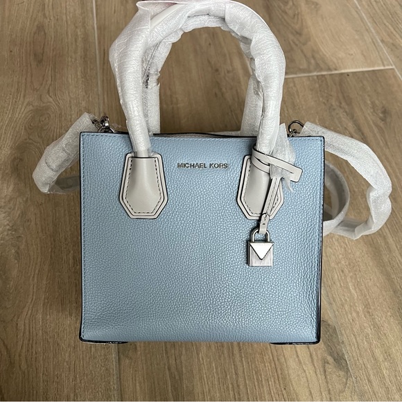 Michael Kors Mercer Medium Messenger Bag - Picture 2 of 7